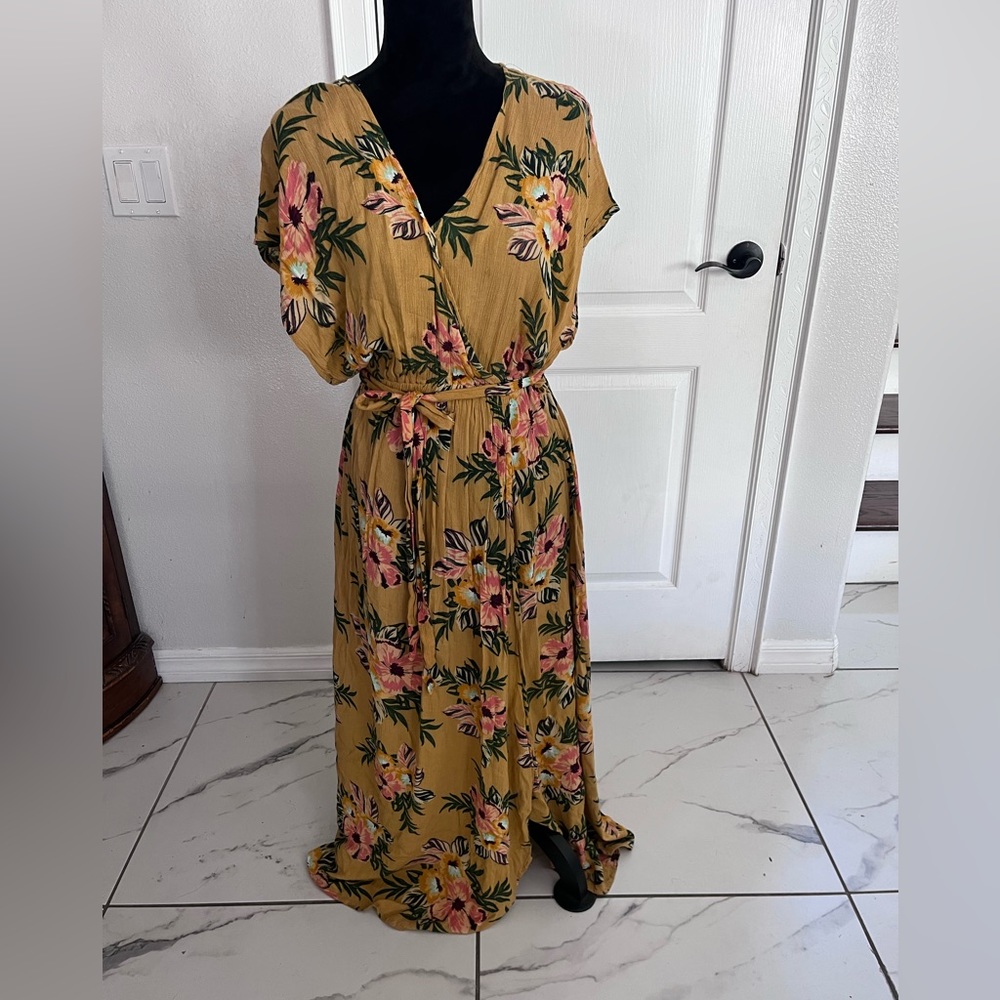 Rip Curl - Long Floral Side
Tie Dress